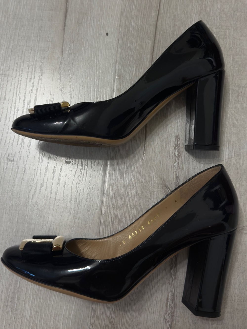 Salvatore Ferragamo Black Patent Vara Bow Block Heel Pumps - Picture 4 of 9